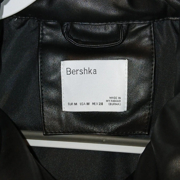 Bershka faux leather vest in black size medium - Picture 9 of 12